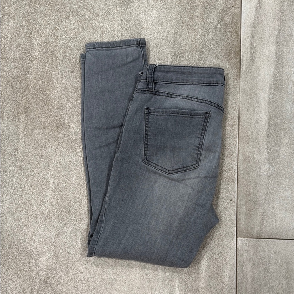 Buffalo by David Bitton Aubrey Gray Denim Capri Jeans